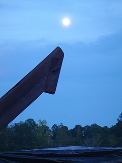 Picker chute and moon