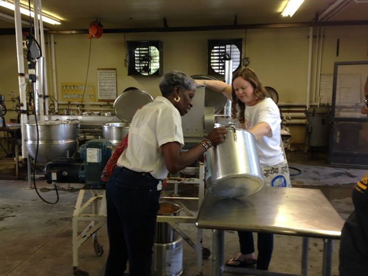 720x540 Fruit into juicer, in Canning corn and peaches at Lowndes High School, by Gretchen Quarterman, for OkraParadiseFarms.com, 12 July 2014