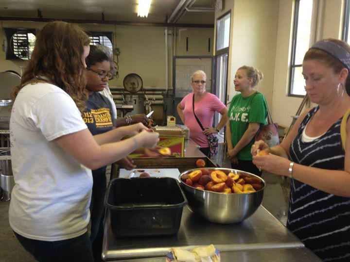 720x540 Chopping up the peaches, in Canning corn and peaches at Lowndes High School, by Gretchen Quarterman, for OkraParadiseFarms.com, 12 July 2014