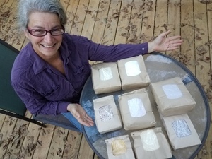 Gretchen with many-colored grits fresh from the mill