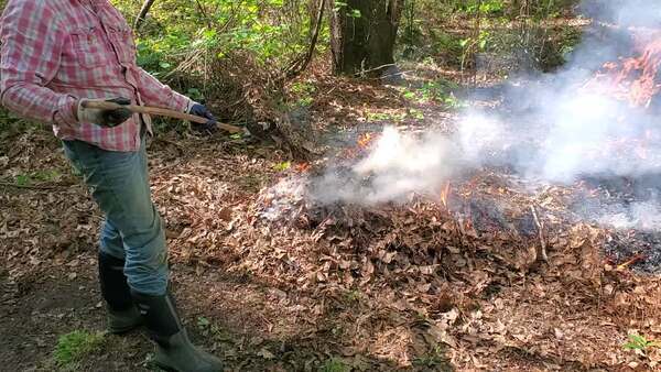 Movie: Spreading fire with a rake (54M)