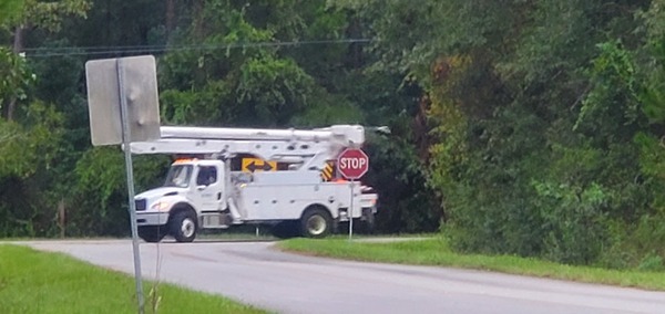 [MDR truck turning from Hambrick onto Quarterman Road 2023-09-02]