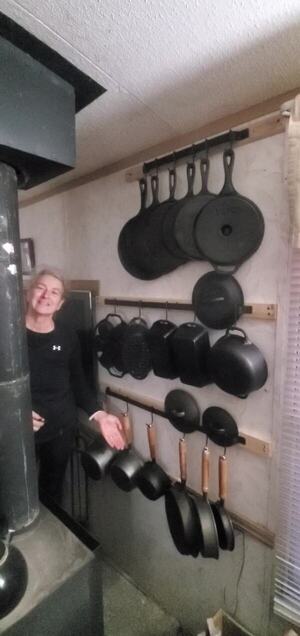 [Movie: Gretchen and her cast iron wall (28M)]