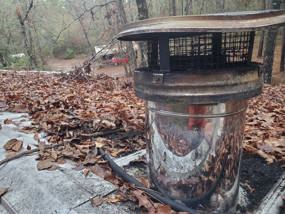 Clean chimney screen